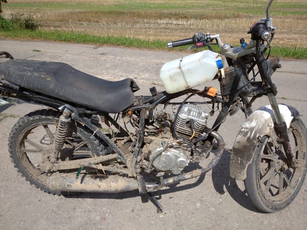 Motocykl z kanistrem zamiast zbiornika paliwa