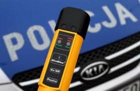 Alcoblow z policyjnym radiowozem w tle