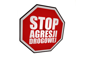 Znak z napisem "Stop agresji drogowej"