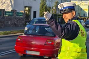 Policjant kierujący ruchem w Nowym Mieście Lubawskim