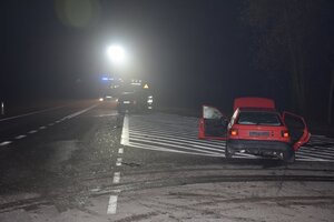 miejsce zdarzenia drogowego w nocy