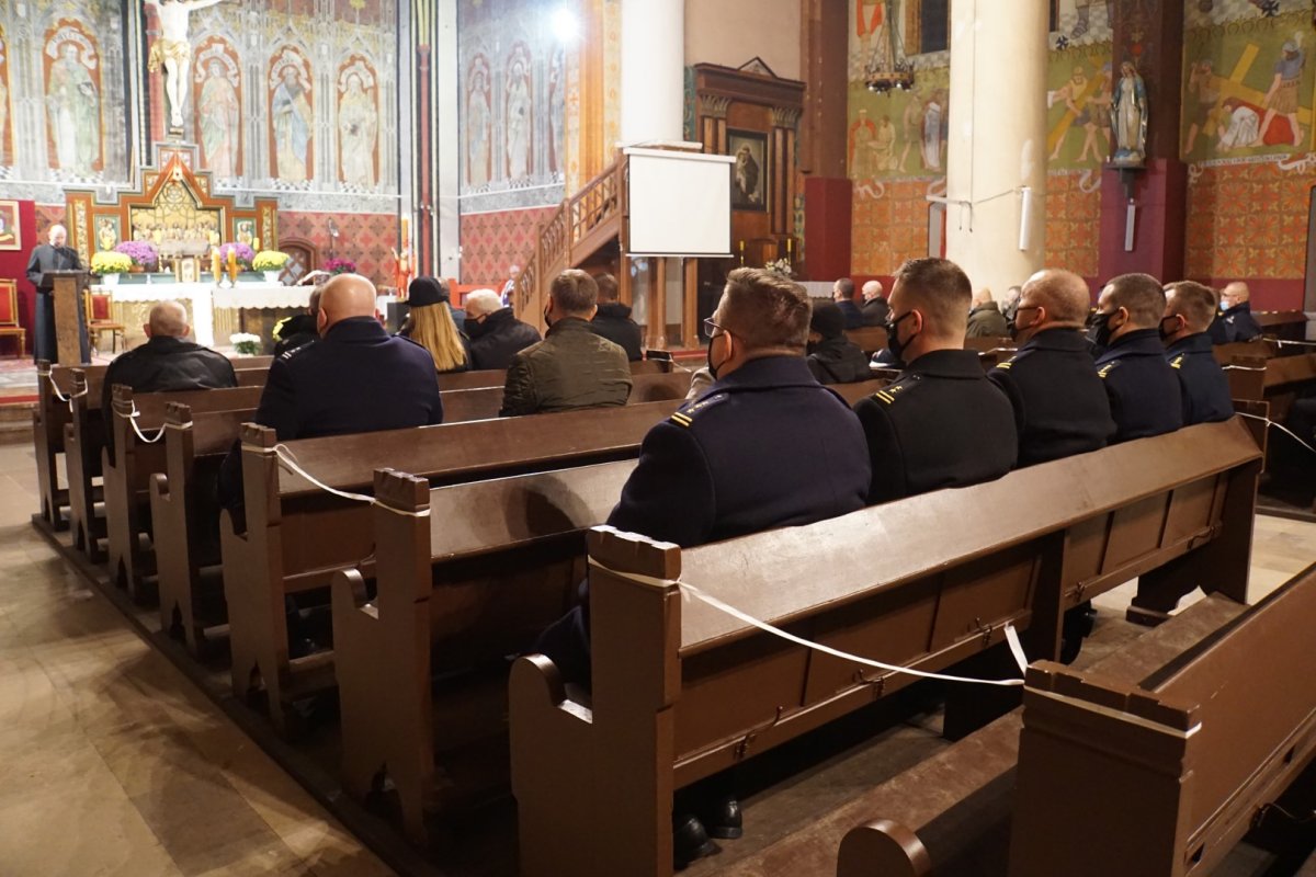 funkcjonariusze podczas mszy