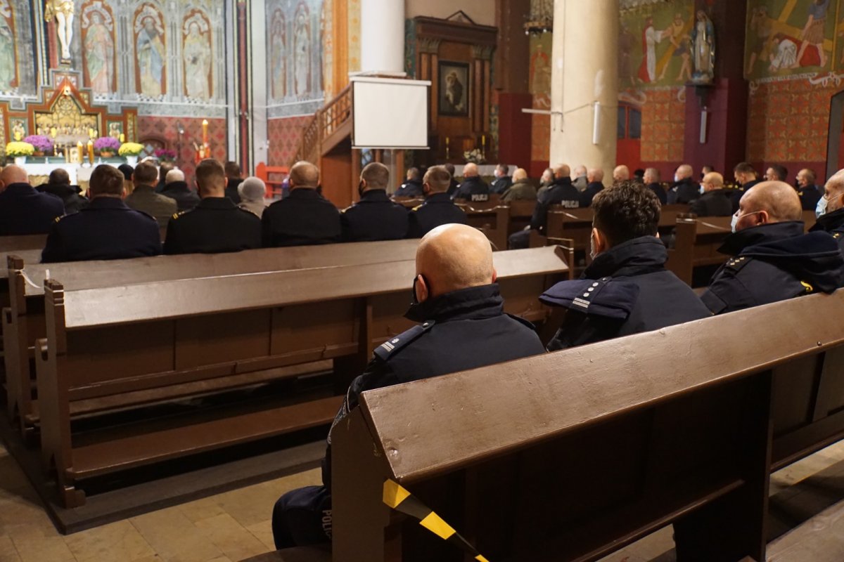 funkcjonariusze podczas mszy