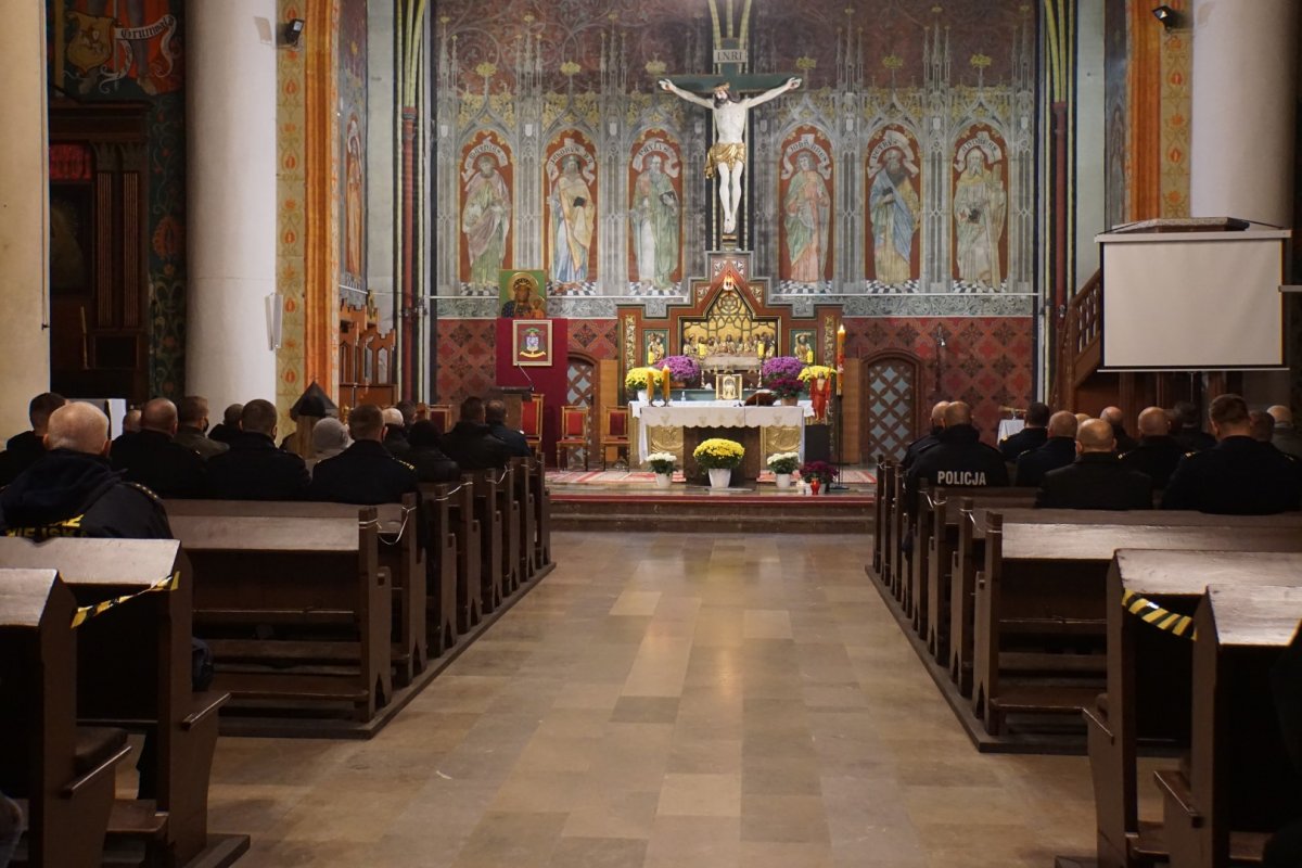 funkcjonariusze podczas mszy
