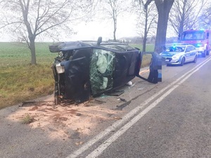 miejsce zdarzenia i zniszczony pojazd