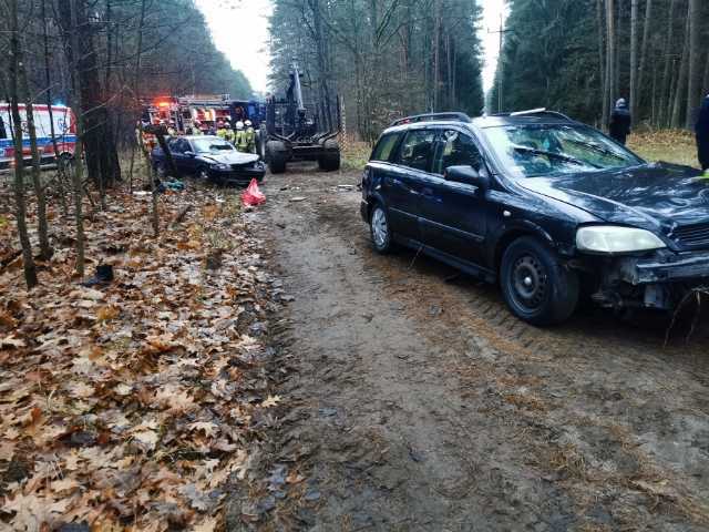 miejsce zdarzenia i zniszczone pojazdy