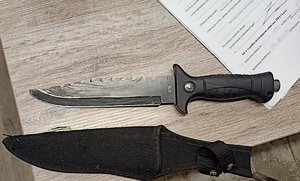 noże zabezpieczone na miejscu zdarzenia