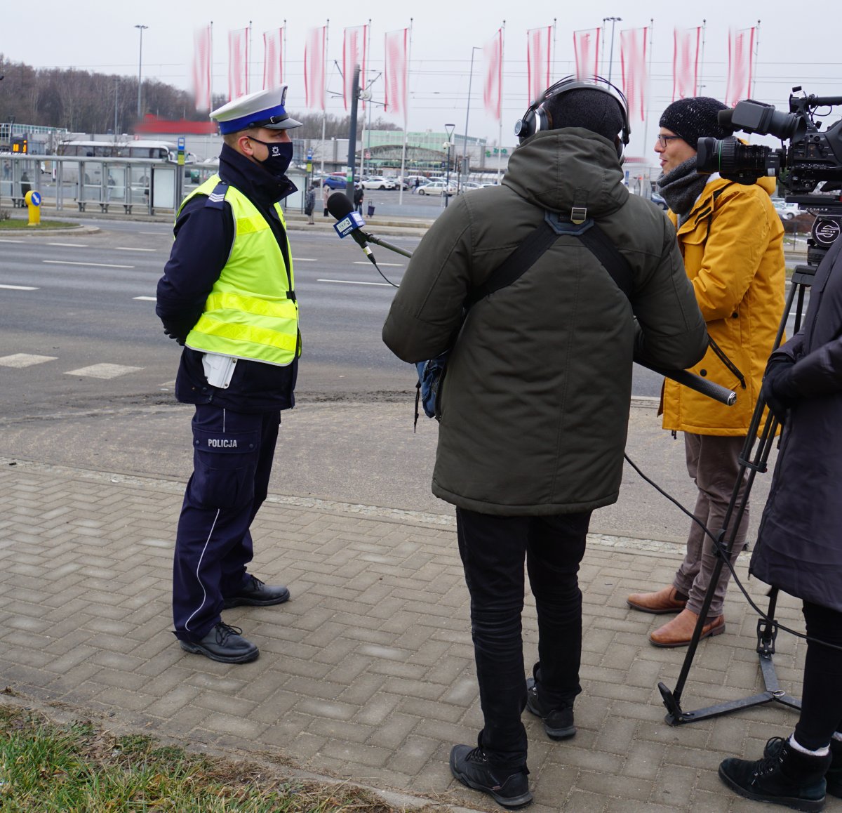 Policjant udziela wywiadu