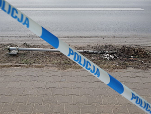 Przewrócony znak drogowy