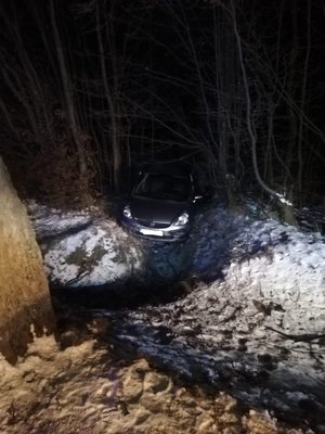 uszkodzone w wypadku auto