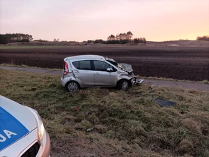 radiowóz i uszkodzone suzuki