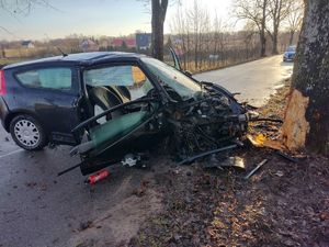 rozbite auto po zdarzeniu