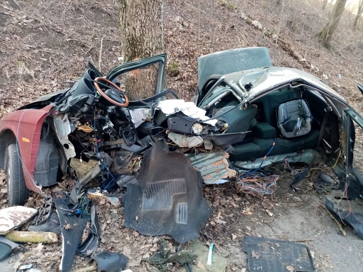 zniszczone auto