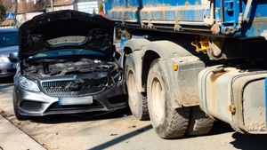 uszkodzony pojazd osobowy