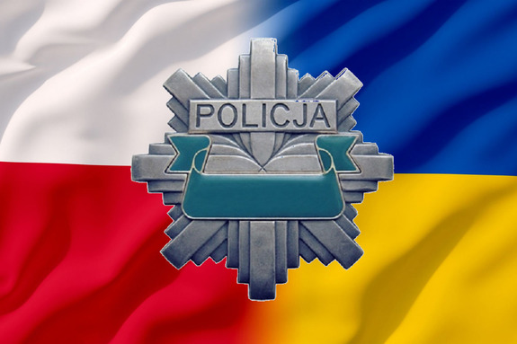 Logotyp policji na tle flag polskiej i ukraińskiej
