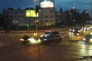 Skrzyżowanie porą nocną na którym doszło do zdarzenia drogowego.