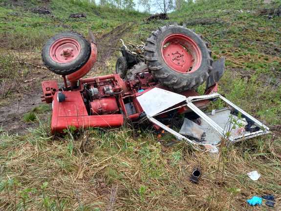 zniszczony traktor