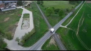 widok na przejazd z lotu drona