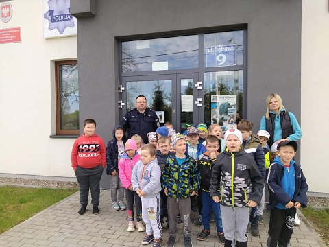 Dzieci z wizytą na Posterunku Policji w Dubeninkach