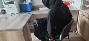 Zatrzymany poszukiwany z torbą podróżną