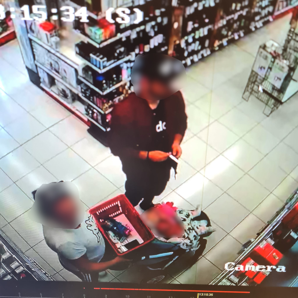 wizerunek osób w sklepie