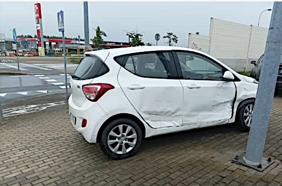 uszkodzone w zdarzeniach drogowych auta