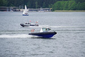 Policyjne łódki na wodzie