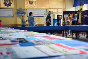 Prace uczniów na stole