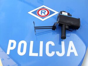 urządzenie do pomiaru prędkości na masce pojazdu