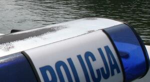 Policyjny kogót na łódce
