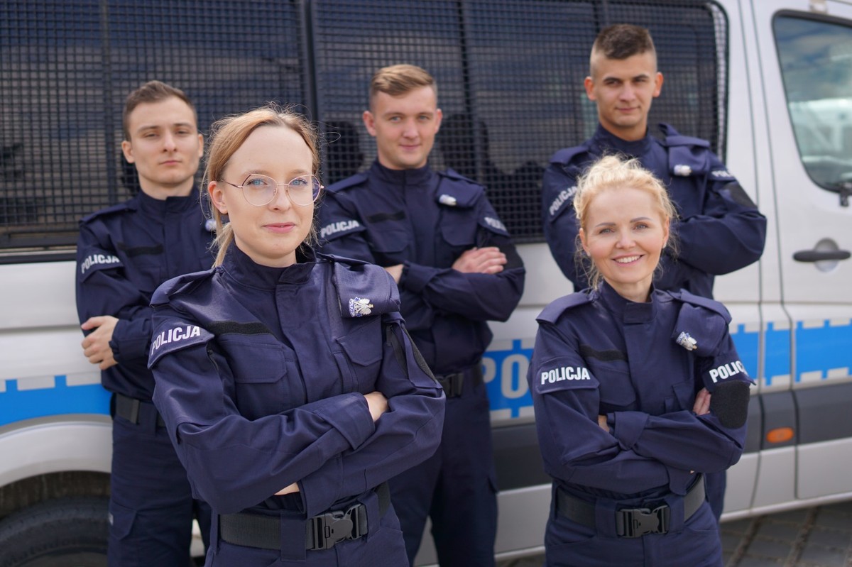 Policjanci przyjęci do służby w OPP w Olsztynie