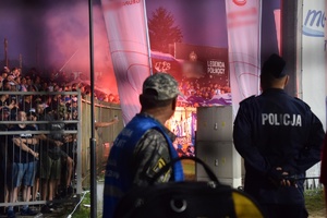 Zabezpieczenie meczu, kibice i pracujący funkcjonariusze policji