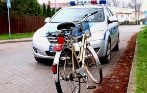 rower stojący przed radiowozem