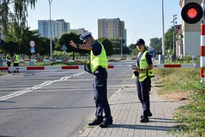 Funkcjonariusze podczas działań "Bezpieczny przejazd"