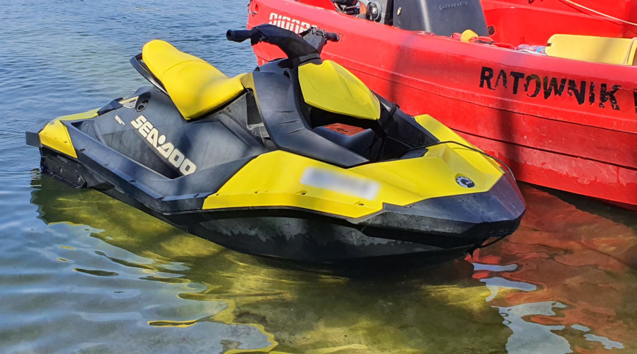 skuter i łódź ratowników na wodzie