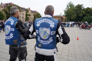 Uczestnicy zlotu motoryzacyjnego