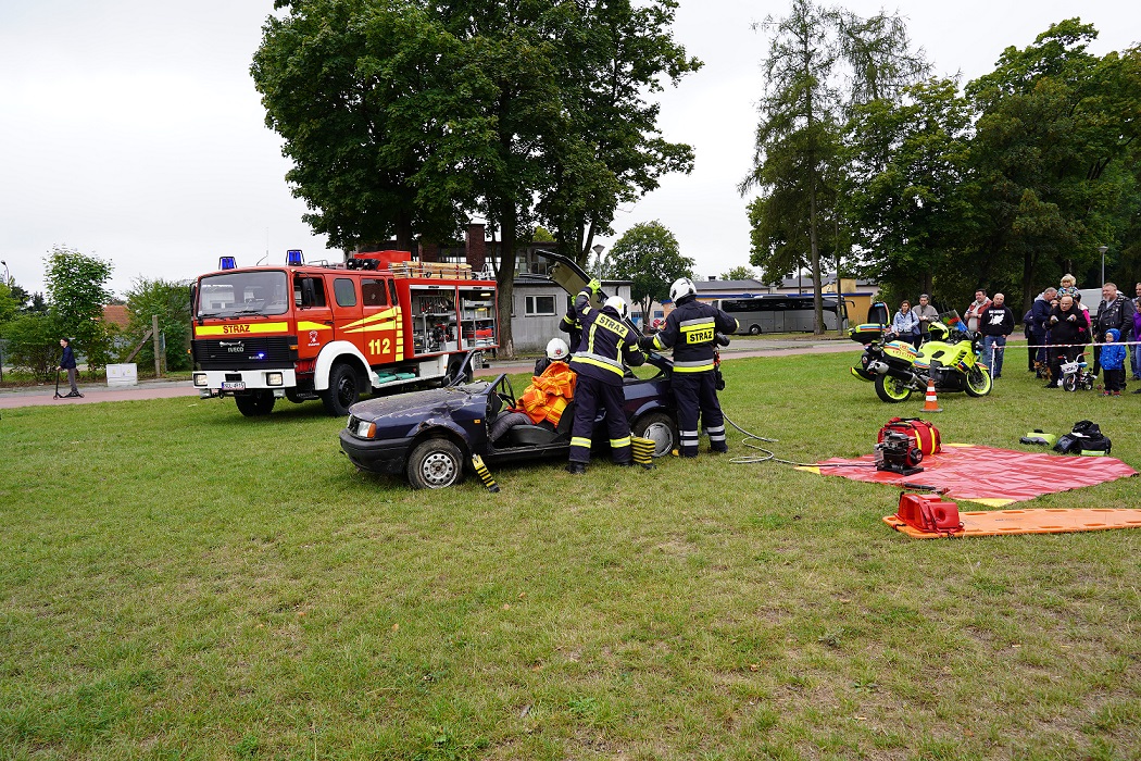 Pokaz niesienia pomocy osobie poszkodowanej w wypadku drogowym