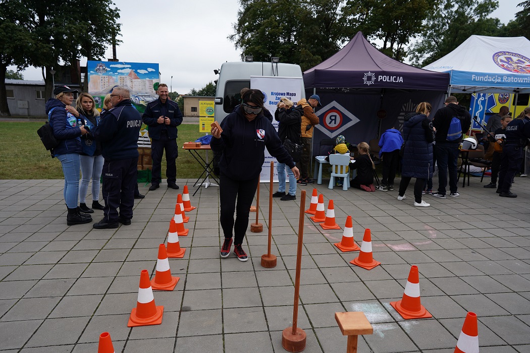 Tor przeszkód z alkogoglami