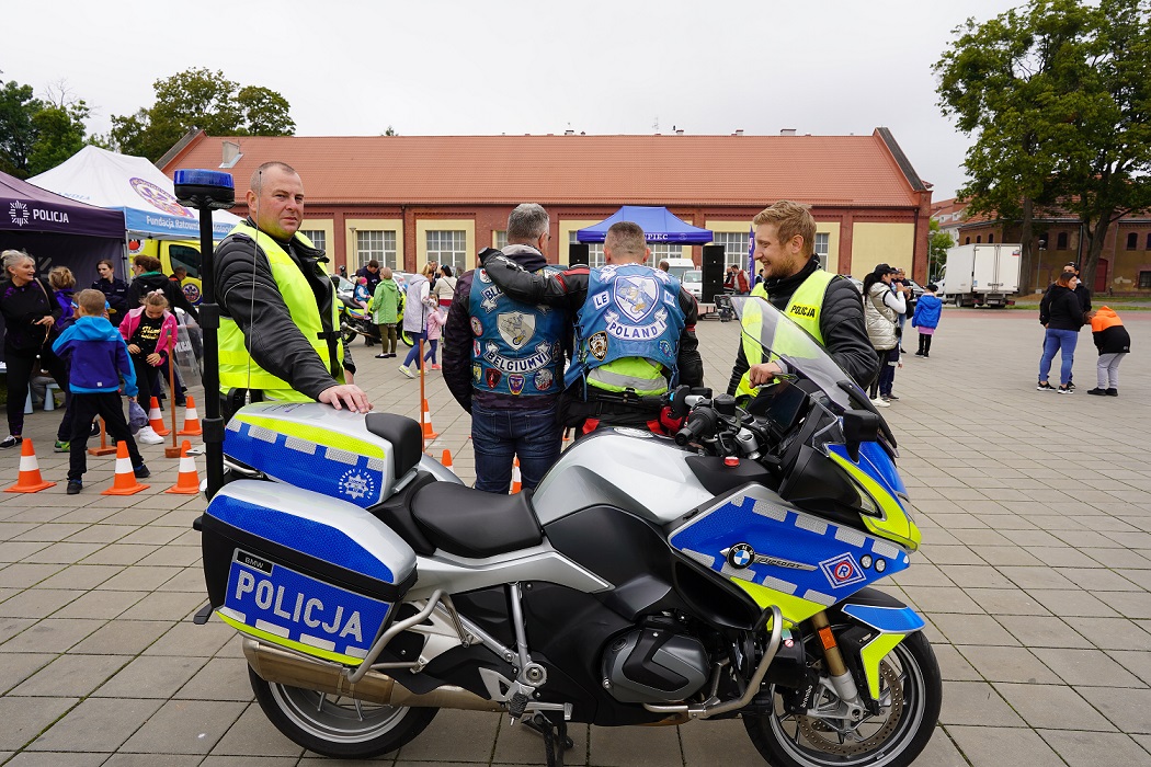 Uczestnicy zlotu motoryzacyjnego