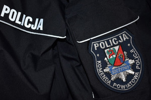 Emblemat na kurtce z napisem Komenda Powiatowa Policji w Szczytnie