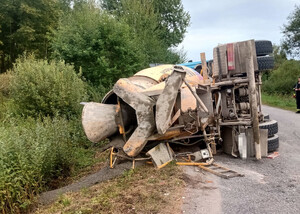 wywrócona betoniarka