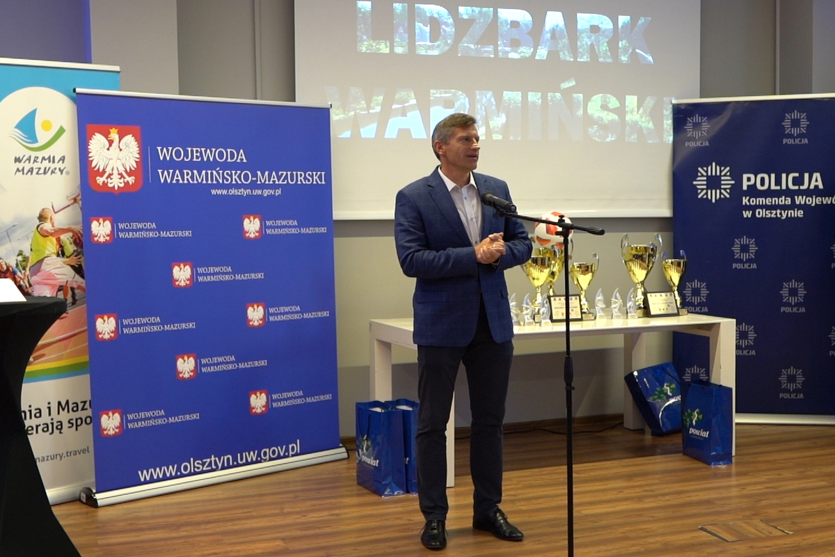 Burmistrz Lidzbarka Warmińskiego podczas spotkania otwierającego turniej