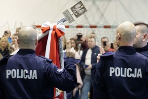 Ślubujący policjanci