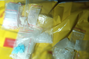 Zabezpieczone narkotyki w woreczkach foliowych