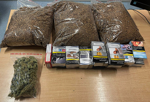 Zabezpieczony susz roślinny, krajanka i papierosy