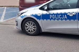 Radiowóz na parkingu