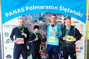 Zawodnicy z medalami