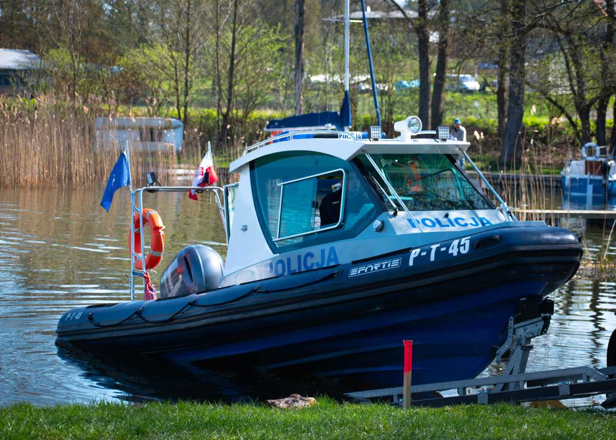 Policyjna łódź Komendy Powiatowej Policji w Piszu