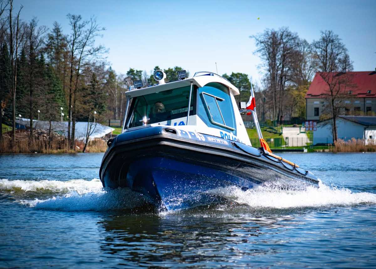 Policyjna łódź Komendy Powiatowej Policji w Piszu