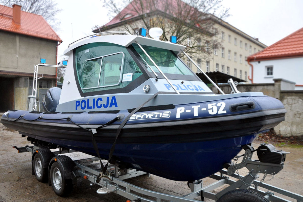 Policyjna łódź Komendy Powiatowej Policji w Giżycku
